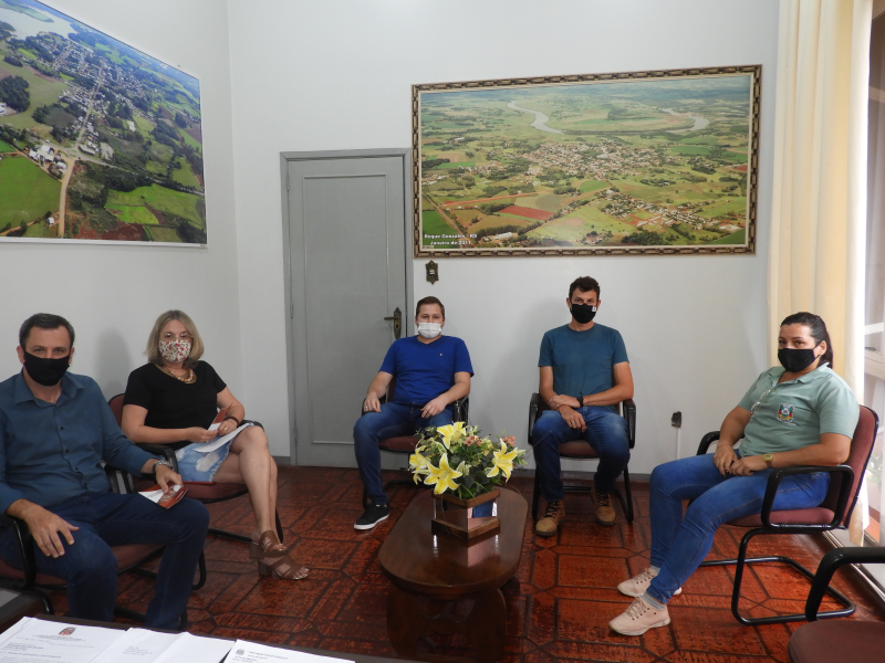 EQUIPE DA INSPETORIA VETERINÁRIA VISITAM O PREFEITO MUNICIPAL 